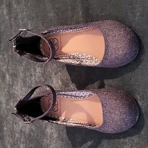 Adorable Daisy Fuentes Gray Women's Dress Shoes - size 7 - GUC